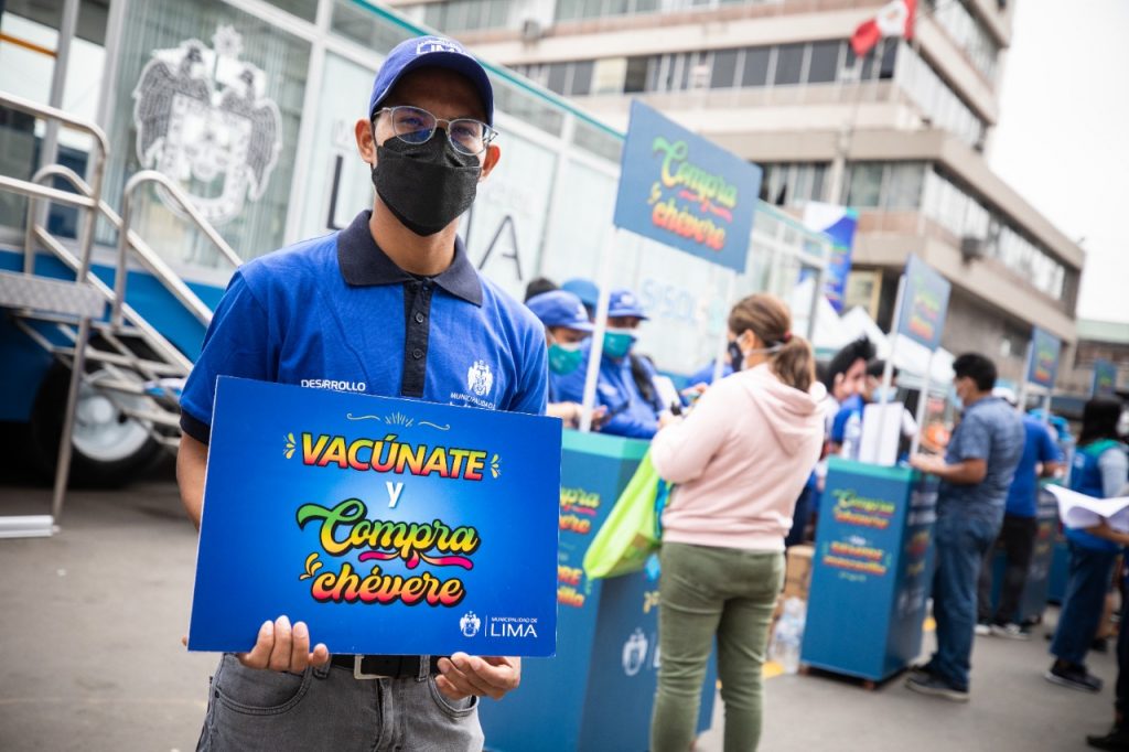 Municipalidad de Lima imprimió más de 12,000 carnés de vacunación en Mesa Redonda