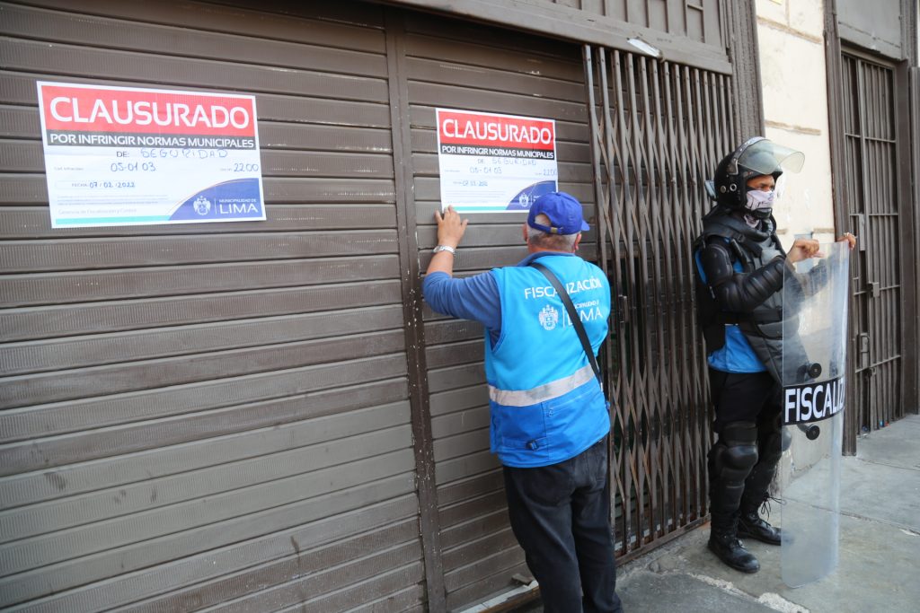 Mercado Central: MML clausura local de venta de artículos de oficina por incumplir medidas de seguridad