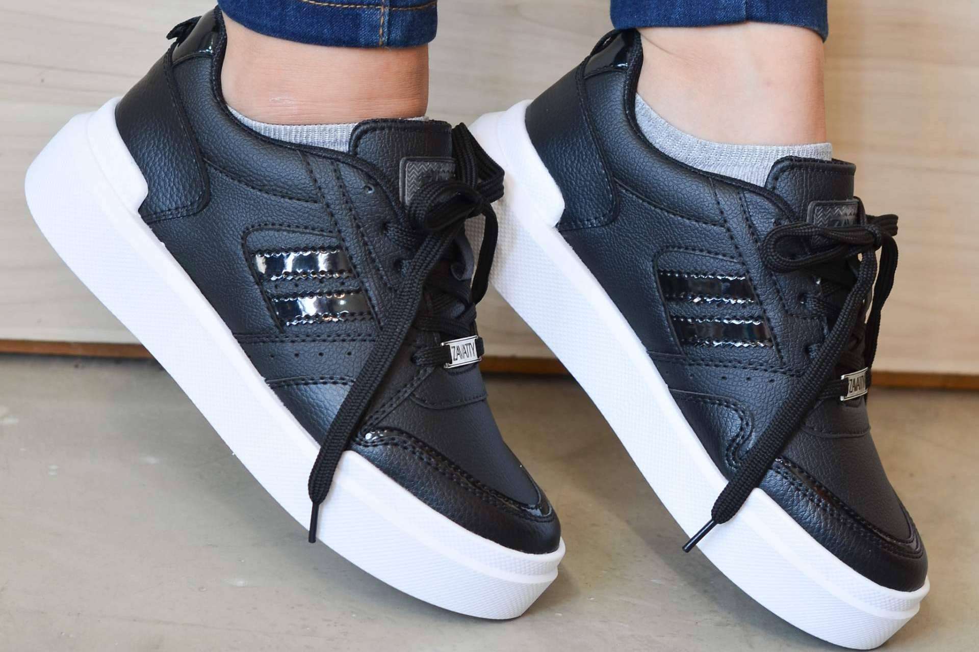 Zavatty presenta sus modelos de zapatos para mujer